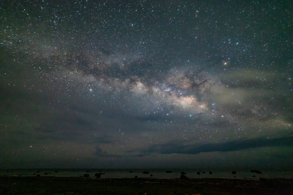 沖縄の初夏の夜を彩る、魅力的な夜景スポット